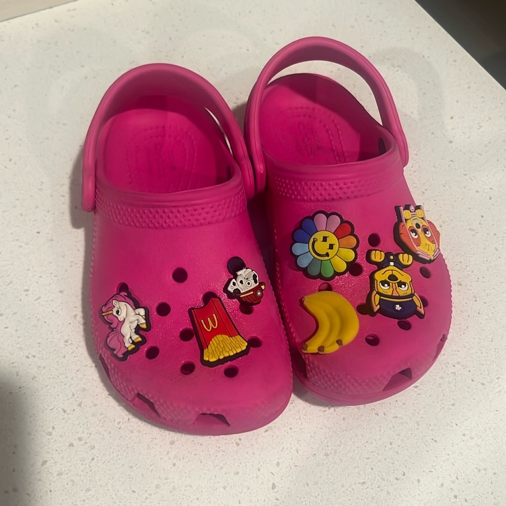 Girl crocs 💗